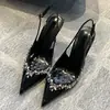 Elegantes tacones de aguja 2026 Nuevo estilo francés sexy cadena de pedrería profesionales poco profundos negros puntiagudos de tacón alto para mujer