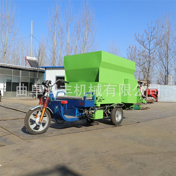 饲料撒料车