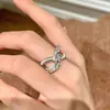 Libro Rojo Popular Anillo de Diamantes Finos Flash Galaxia Punto de Taladro Anillo Cruzado Irregular para Dedos de Mujer Industria Pesada Italiana Alambre Dibujado