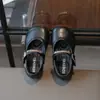 Sapatos de couro simples estilo coreano para meninas, sapatilhas macias de sola flexível para crianças para primavera/outono, nova coleção 2026, adequados para crianças pequenas e maiores, sapatos de princesa para apresentações