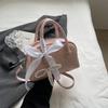 Bolso Cuadrado Boston de Diseño de Nicho Cuidadosamente Seleccionado, Cuero Suave Simple, Textura de Alta Calidad, Nuevo Bolso Versátil de Hombro Cruzado
