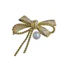 Accesorios DIY Chapado en Oro Grueso Zirconia Microincrustada Elegante Lazo Broche de Perla Pin Accesorios de Moda Portaflores Vacío