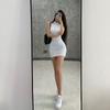Vestido corto ajustado de estilo europeo y americano con botones en la solapa, diseño sexy y atrevido para chicas jóvenes, escote pronunciado y nalgas al descubierto.