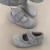 Zapatos Retro de Velcro Grises Peludos para Ropa de Exterior de Mujer 2025 Otoño e Invierno Nuevo Estilo Aumento Interno de 5 cm Zapatos Cálidos de Algodón con Suela Gruesa