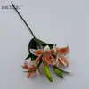 Flor Artificial 3D Lírio de Três Cabeças Filme de Impressão Flor Falsa Decoração de Casamento Buquê Enfeites para Sala de Estar de Casa Adereços para Fotos