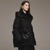 Chamarra de plumón desmontable de longitud media transfronteriza con capucha para mujer, moda de invierno 2026, corte entallado y favorecedor, con diseño de patchwork de lana de cordero