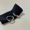 Brincos de Argola Pequenos Coloridos para Mulheres, Argolas em Formato C com Bloqueio de Cores Arco-Íris, Brincos de Argola Simples de Nicho com Cores Contrastantes, Brinco Versátil para Estudantes
