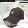 Gorra de Béisbol Suave Estilo K con Agujero de Letra R para Primavera y Otoño para Mujer, Simple y Versátil, Ala Ancha, Circunferencia de Cabeza Grande, Gorra con Visera para Mujer, Moderna
