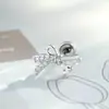 Pendientes Henson Jewelry Niche Exquisitos de Tachuela de Hueso de Oreja con Cierre de Tornillo y Circonita en Forma de Lazo para Perforación de Cartílago
