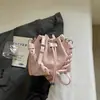 Bolso de cubo con cordón de moda estilo coreano para mujer, nuevo modelo de verano 2026, bandolera de un solo hombro tipo nube, bolso de mano minimalista de nicho