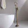 Bañera de pie Sasha estilo europeo con cuerpo de latón, grifo de agua fría y caliente, columna vertical lateral, lavabo, columna de ducha de pared, ducha