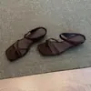 Sandalias de exterior para mujer, nuevas sandalias de cuña vintage de comercio exterior, puntera cuadrada transfronteriza 2026, tira cruzada, al por mayor en stock, sin cordones