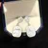 Brincos Clássicos Barrocos de Pérolas Naturais de Água Doce com Formato Especial S925 Prata Botão Estilo Mesmo da Zhao Lusi