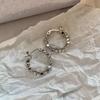 Aretes Dorados Cuadrados Pequeños Estilo Coreano con Flecos Plateados Aretes de Moda de Lujo Ligero para Otoño e Invierno para Mujer Aretes de Nicho Distintivos Estilo Frío