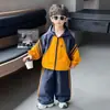 2073 Conjunto Deportivo para Niños Otoño 2026 Nuevo Estilo Coreano Moda Chaqueta y Pantalones Conjunto de Dos Piezas para Niños Primavera y Otoño