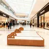 Banco Longo de Fibra de Vidro para Praça de Parque ao Ar Livre com Design Criativo Irregular em Forma de Lótus, Assento com Imitação de Grão de Madeira, Cadeira de Lazer para Área de Espera Paisagística