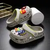 Dinossauro Pequeno~6 a 12 Anos Desenho Animado Fofo Sapatos de Furos Macios Antiderrapantes Meninos Chinelos Antiderrapantes para Exterior 2026 Casual