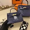 Bolsa Kelly Estilo Crocodilo Retrô Europeia e Americana, Bolsa Feminina de Ombro Único Transversal de Alta Qualidade, Bolsa de Mão da Moda Leve de Luxo para Mulheres Venda por Atacado
