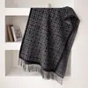 Bufanda Jacquard de Doble Cara Estilo Cruzado Simple para Mujer Otoño Invierno Engrosada para Viajar Estilo Old Money de Alta Gama Chal Grande En Stock