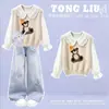 Conjunto fofo e doce de camisa com gola de boneca e colete estilo coreano para crianças mais velhas, apresentando um design fresco e simples com estampa de urso de desenho animado, perfeito para um look preppy versátil