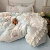 Nuevo juego de ropa de cama de cuatro piezas estilo INS, femenino, de terciopelo de leche con encaje, con la serie Isla de la Luna: sábana, faldón de cama, sábana ajustable y funda de edredón