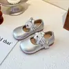 Zapatos de Cuero para Niñas 2026 Primavera y Otoño Nuevos Zapatos Infantiles Zapatos de Princesa para Niñas Mocasines de Suela Suave Zapatos de Rendimiento Individual Modernos