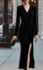 Otoño/Invierno 2026 Elegante y Sexy Escote en V Profundo, Ceñido a la Cintura, Abertura, Vestido Largo Asimétrico de Terciopelo, Vestido de Noche para Mujer