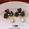 Pendientes de Flor con Goteo de Aceite Estilo Vintage en Plata, Exquisitos y Modernos Aretes tipo Botón Estilo Chanel, Pendientes Simples y Versátiles al por Mayor