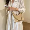 Bolsa de Ombro Simples Popular Transfronteiriça Feminina 2026 Novo Estilo Fashion Versátil Bolsa de Ombro Único Design de Corrente de Nicho Bolsa Transversal