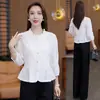 Diseño de moda con una nueva camisa bordada de estilo chino de manga tres cuartos para mujer, nuevo modelo de otoño 2026, cuello con volantes, top entallador, moderno