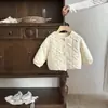 Roupas de Bebê para Outono e Inverno, Conjunto Acolchoado Espesso para Meninas para o Final do Outono, Novo Estilo para Bebês e Crianças Pequenas, Conjunto de Três Peças de Inverno para Bebês de Um Ano