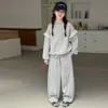 Conjunto de Roupa Esportiva de Outono para Meninas 2026 Novo Estiloso Fashionável Moletom para Crianças de Tamanho Médio e Grande Conjunto Casual de Duas Peças para Primavera e Outono