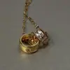 Anillo Doble de Manglar Cintura Pequeña de Hombre Moda Elegante Cadena de Clavícula Completa de Diamante Explosiones del Pequeño Libro Rojo para Mujer