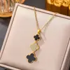Collar de acero de titanio de moda en línea de estilo rojo para mujer, cadena de clavícula de alta calidad que no se decolora, joyería de trébol de lujo que combina con todo.