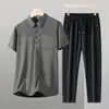 Conjunto de Camisa Polo Novo Estilo de Verão para Homens de Meia-Idade e Idosos, Conjunto de Duas Peças para o Papai: Polo de Seda Gelo + Calça Longa de Seda Gelo, Roupa para a Manhã