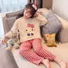 Roupa de casa de manga comprida para meninos, estilo algodão, para primavera e outono, adequada para crianças mais velhas, meninas e meninos, com estampas fofas para combinar com os pais e filhos, e um conjunto de pijama