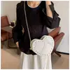 Bolso Pequeño Exquisito con Tachuelas Transfronterizo para Mujer Modelo Nuevo 2026 Bolso de Hombro con Forma de Corazón Rojo Bolso Cruzado Versátil con Cadena de Moda