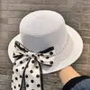 Sombrero de paja de protección solar de verano para mujer, estilo francés con tiras de perlas, ala ancha, sombrero de sol con lazo para la playa y la costa, moderno