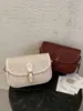 Bolsos de diseñador de nicho para mujer 2026 nuevos bolsos de hombro y cruzados de moda de alta gama de otoño e invierno bolsos cuadrados pequeños retro