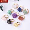 Venta caliente transfronteriza cristal natural piedra bruta irregular mineral etiqueta anillo abierto cristal rosa blanco púrpura anillo enrollado hecho a mano