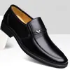 Zapatos de Cuero Nuevos para Hombre Resistentes al Desgaste Antideslizantes Verano y Otoño 2025 Zapatos de Vestir Formales Huecos Punta Redonda Slip-On Piel de Vaca de Primera Capa