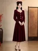 Vestido midi rojo de manga larga con lazo, diseñado para figuras petite, con cintura ceñida para un efecto adelgazante, elegante y adecuado para fiestas y banquetes, un vestido lujoso para mujer
