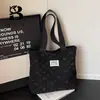 Bolso pequeño de pana para mujer, nuevo modelo 2026, versátil y moderno para el trabajo y salidas, el pequeño bolso tote de mamá