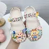 Zapatos Perforados para Niñas Estilo Verano 2026 Calzado Infantil para Niñas Pequeñas Mary Jane Florales Chanclas de Playa Moda Chanclas de Exterior de Moda