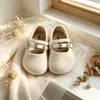 Sapatos Mary Jane de Tricô Retrô para Bebê 2026 Outono Novo Estilo Sapatos Individuais de Princesa para Meninas com Tira Dupla de Fivela Strass Sapatos Pequenos de Couro