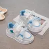 Lindos Zapatos Blancos de Gato para Niños 2025 Otoño Nuevos Versátiles de Nicho Zapatos de Tabla Deportivos Estudiante Casual Suela Gruesa Zapatos de Pan