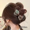 Presilha de Cabelo de Pelúcia de Alto Padrão Novo Estilo 2026 Feminina, Presilha de Tubarão para a Parte de Trás da Cabeça, Acessório de Cabelo Peludo para Outono e Inverno