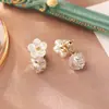 Pendientes Minimalistas de Flor Fresca Lujo Ligero Gama Alta Uso Bidireccional Pendientes de Circonita para Mujer Diseño de Nicho Joyería de Moda