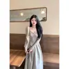 Vestido Quadrado Estilo Francês Feminino Outono 2026 Nova Chegada Cintura Marcada Emagrecedor Camada Base Interna Vestido de Manga Longa