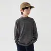 Nueva Camiseta de Manga Larga Rayada Suave Cepillada para Niños Otoño/Invierno 2026 Camiseta Básica Versátil de Cuello Medio Alto para Niños